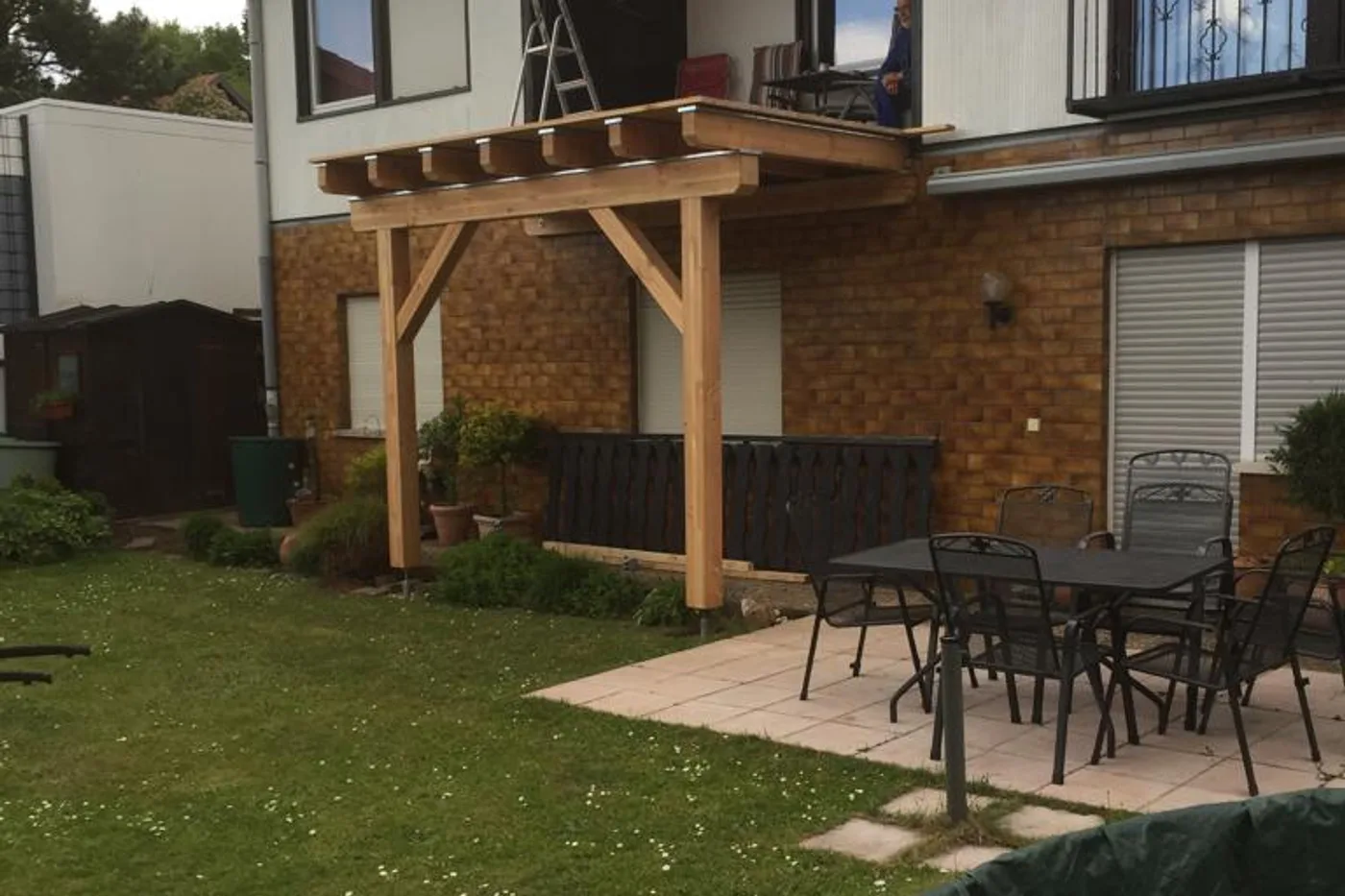 Überdachter Außenbereich aus Holz von Holzbau Oberlerchner im Main-Kinzig-Kreis