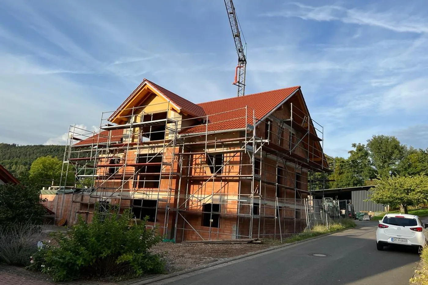 Neues Ziegeldach am Wohnhaus von Holzbau Oberlerchner in Gelnhausen