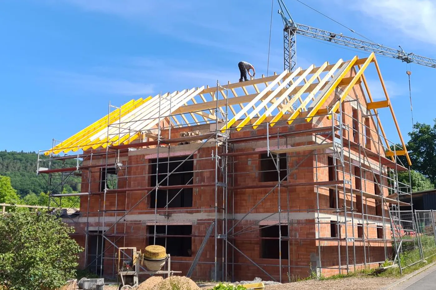 Zimmererarbeiten am Dachstuhl von Holzbau Oberlerchner in Gelnhausen