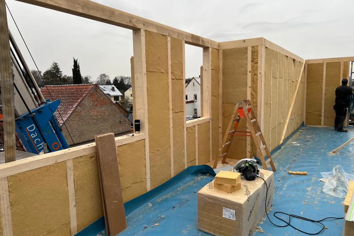Holzrahmenwand im Aufbau durch Holzbau Oberlerchner in Gelnhausen
